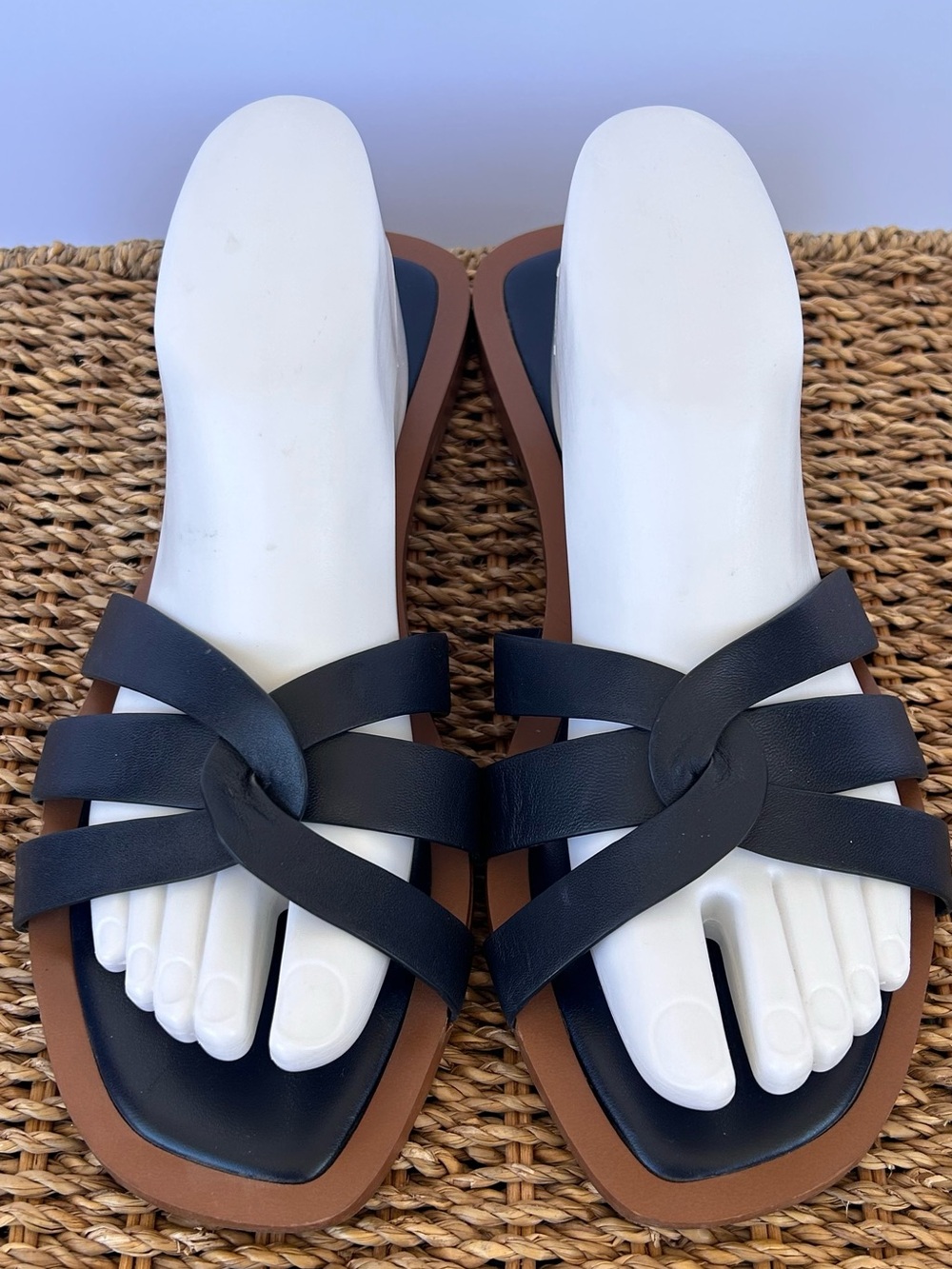 Loft Women’s Leather Crossover Flat Strappy Sandals Navy/Tan Size‎ 9.5